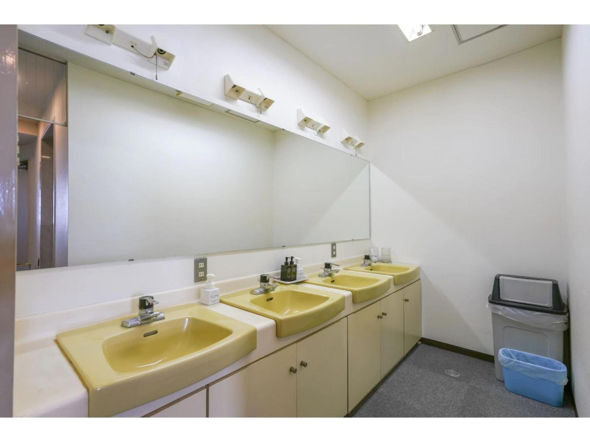 Male Only Capsule Inn Hamamatsucho - Vacation Stay 68799V Tokyo prefektur Exteriör bild