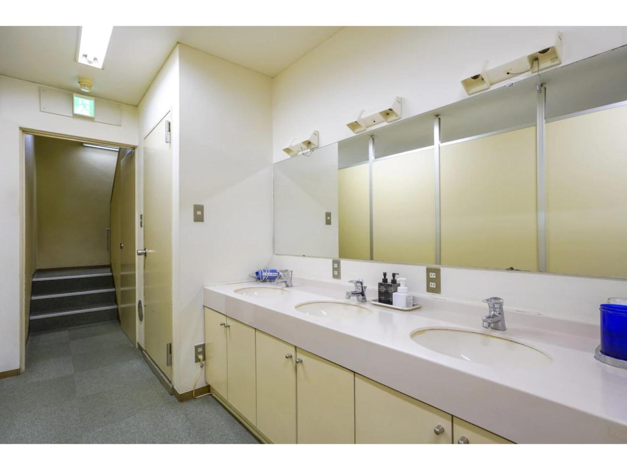 Male Only Capsule Inn Hamamatsucho - Vacation Stay 68799V Tokyo prefektur Exteriör bild